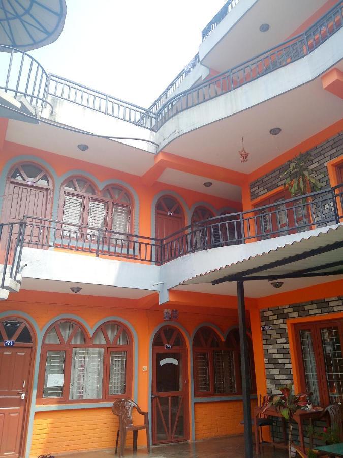 Paramount Guest House Покхара Экстерьер фото